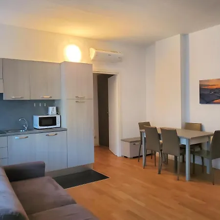 Zubed Apartments-via Carlo Farini *