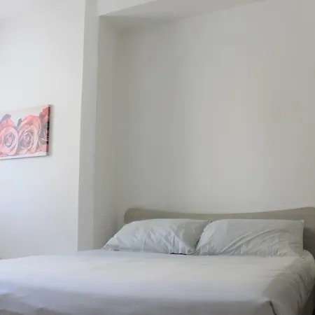 Zubed Apartments-via Carlo Farini * Milan