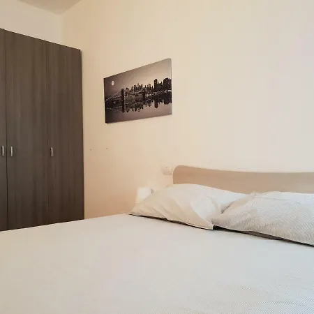 Apartment Zubed Apartments-via Carlo Farini *